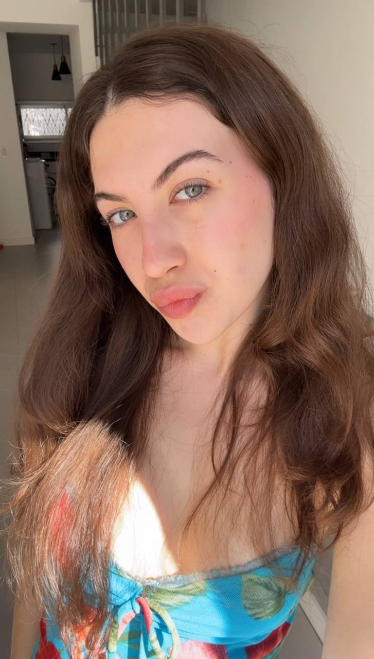 Nude girl Amber in Castries