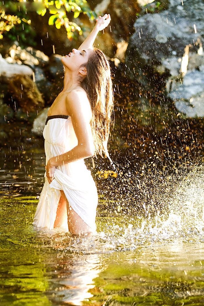 Marie Avgeropoulos in Castries