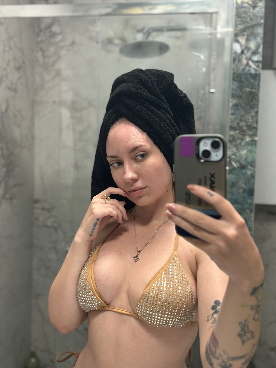 Nude girl KateV in Castries