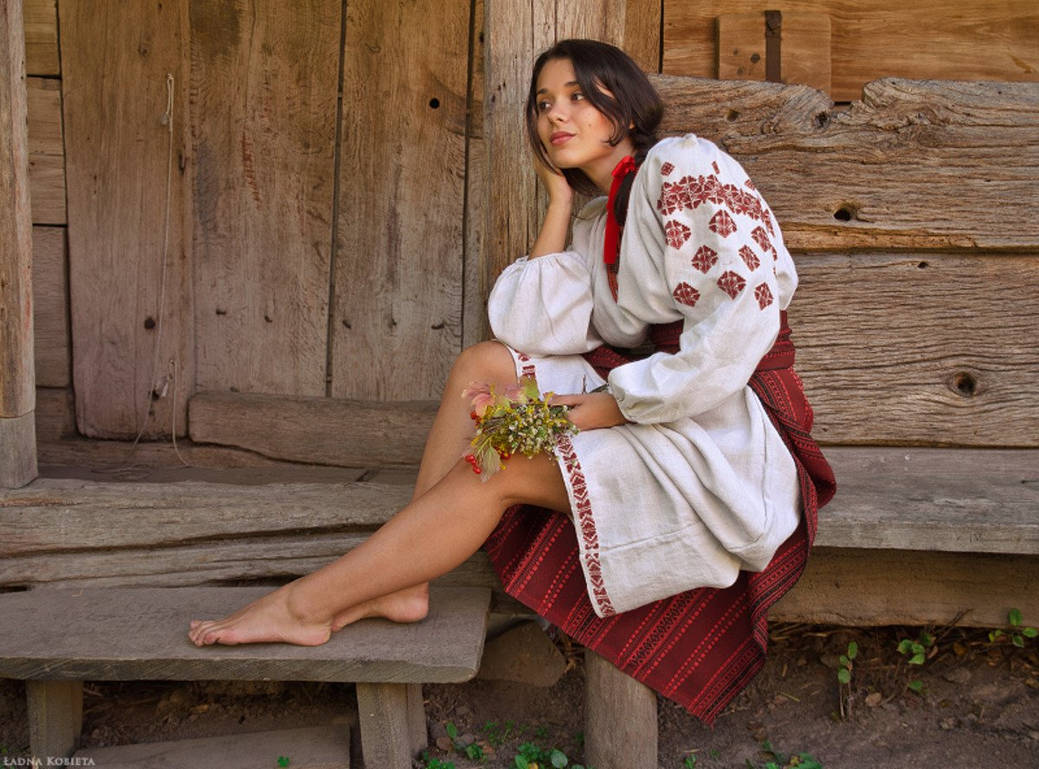 Fresh photos, fresh mood — Women in Slavic costumes online in Castries