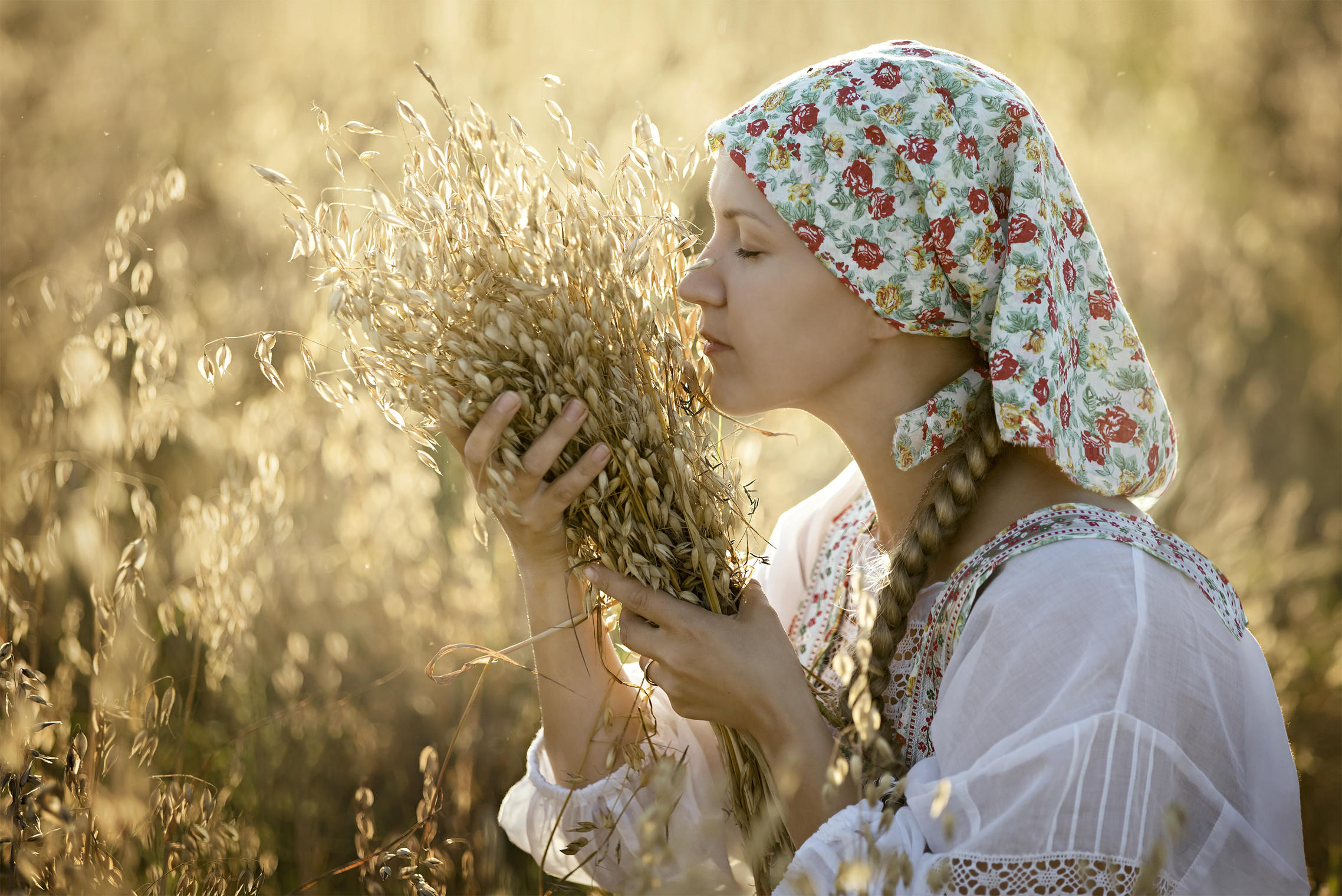 Photo Women in Slavic costumes in Castries
