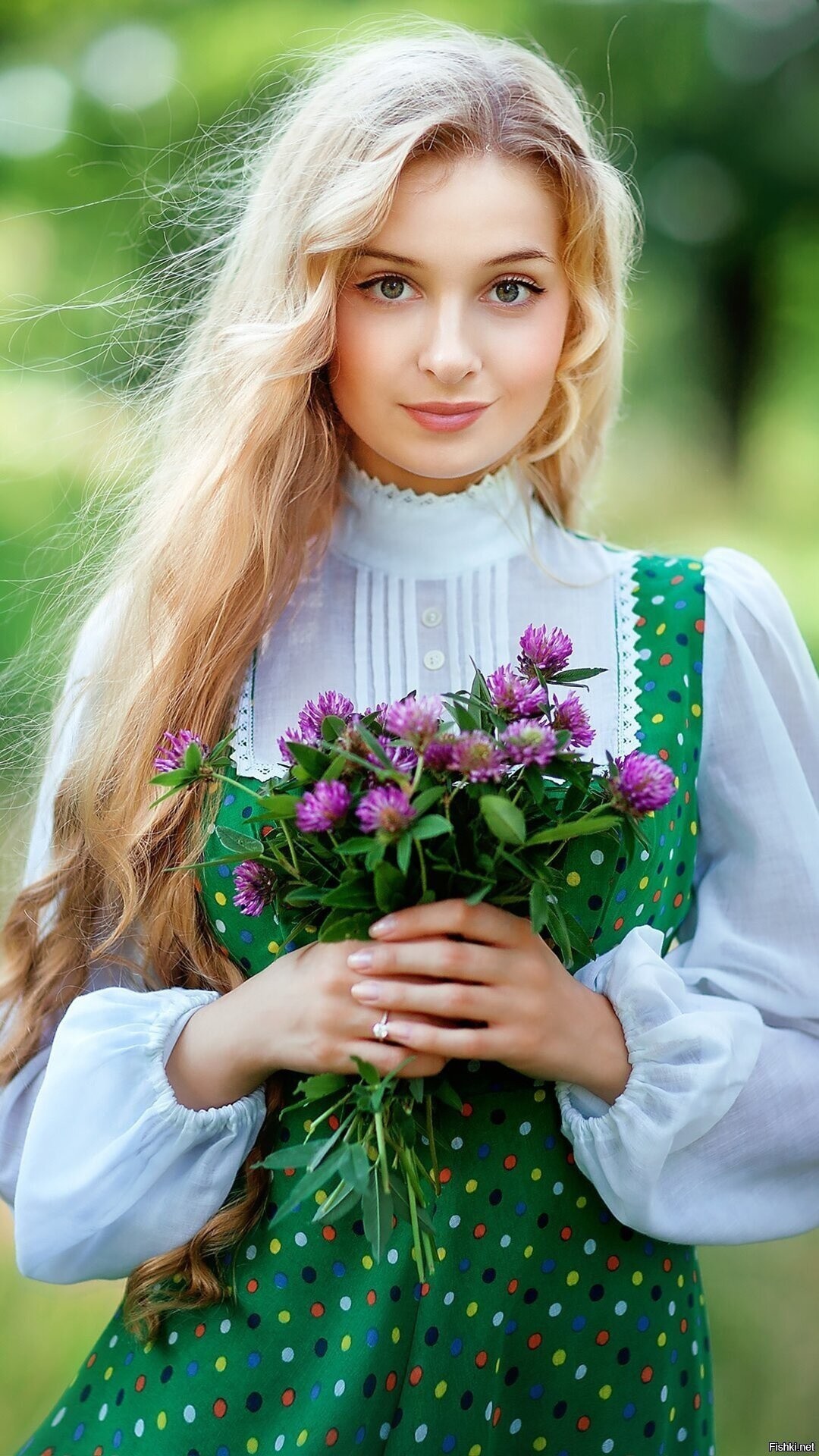 Girls in Slavic costumes in Castries